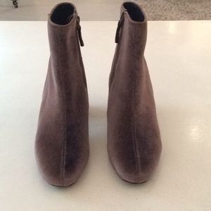 Lola cruz Velvet booties